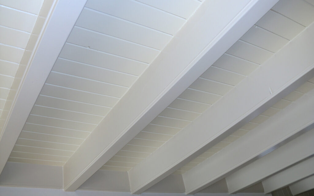 Balkenplafond en schroten
Linolux (2015)